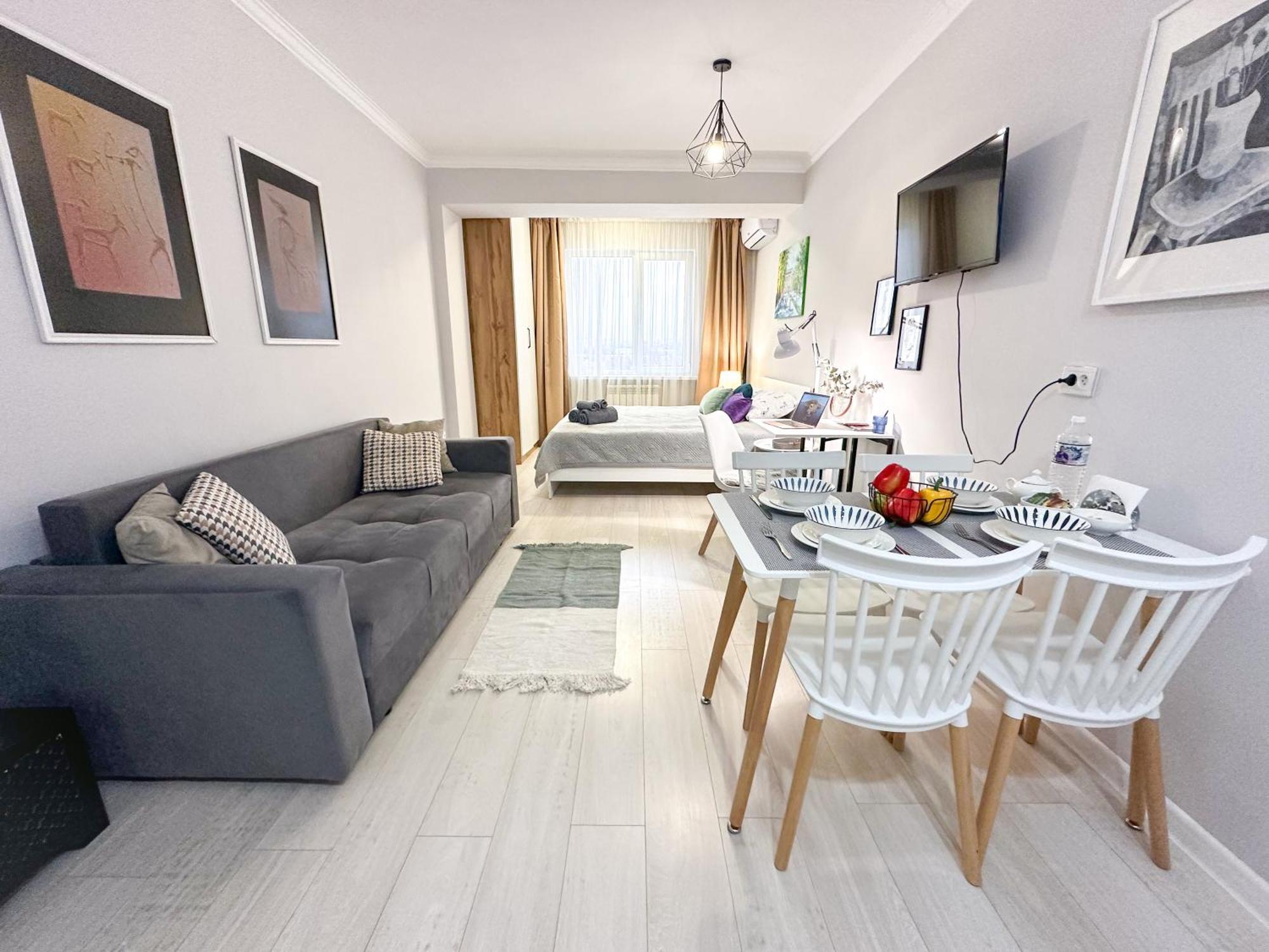 Adt Apartments Алма Ата Стая снимка