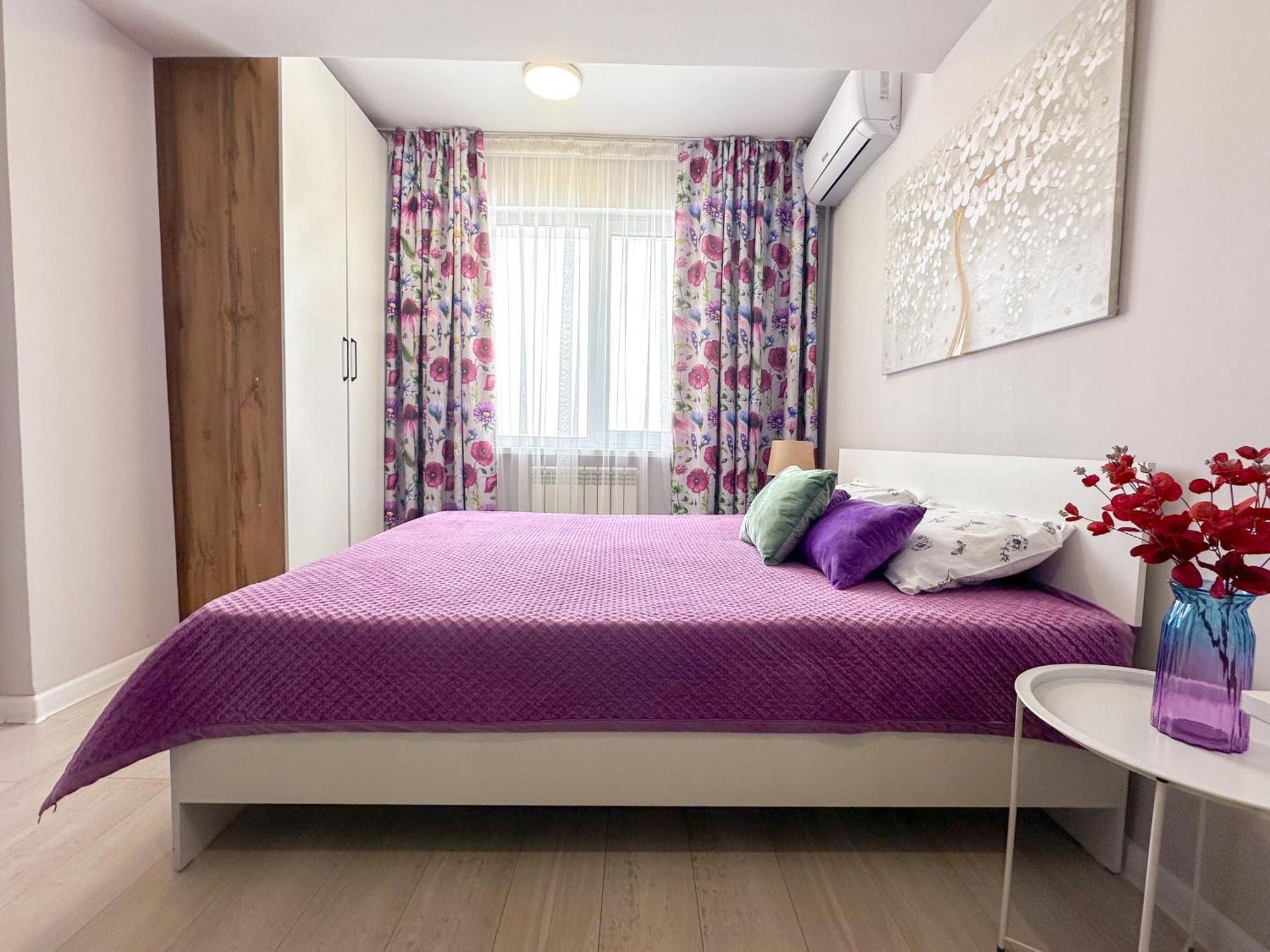 Adt Apartments Алма Ата Стая снимка
