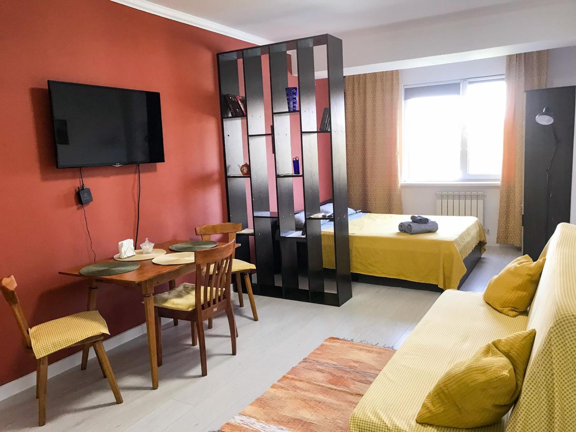 Adt Apartments Алма Ата Стая снимка