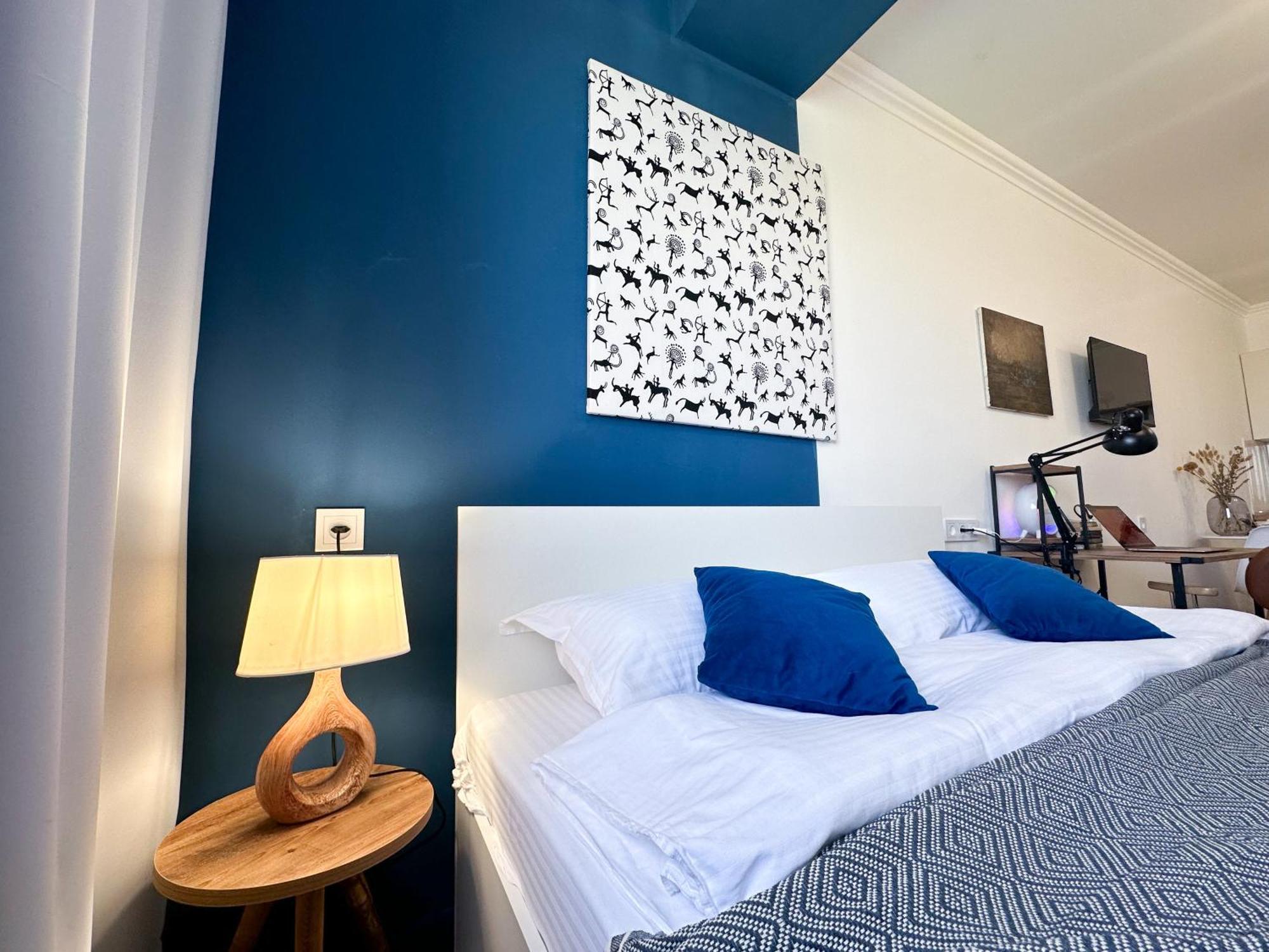 Adt Apartments Алма Ата Стая снимка
